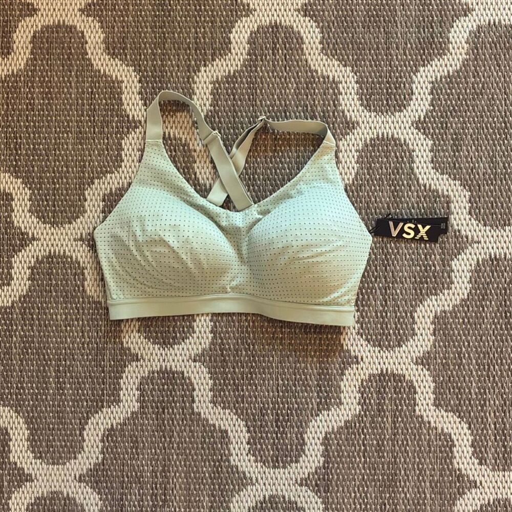 Victoria’s Secret lightweight mesh sports bra size 34D